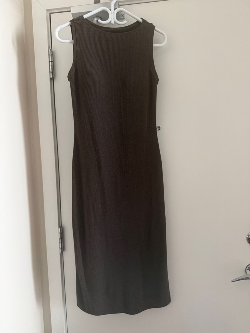 Uniqlo Sleeveless Ribbed Midi Dress in Olive/brown. Built-in bra.